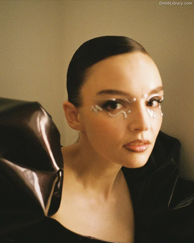 Lauren Mayberry photo 21 of 1227