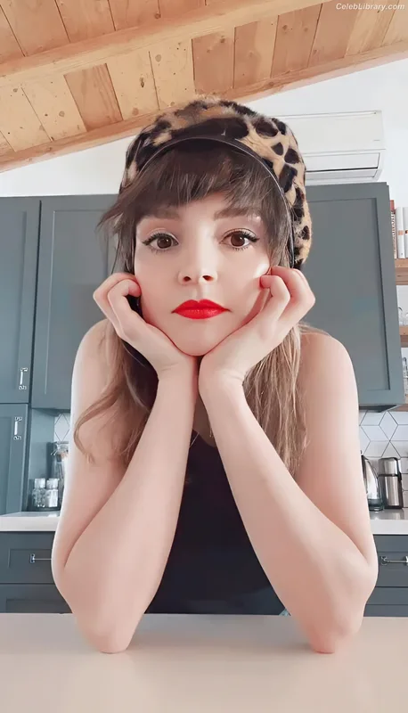 Lauren Mayberry photo 23 of 1227