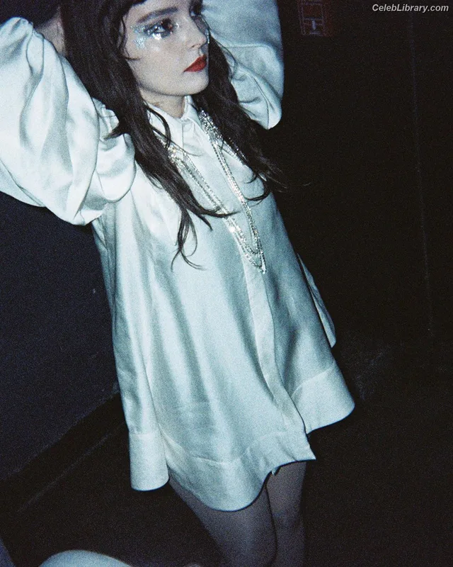 Lauren Mayberry photo 5 of 1227