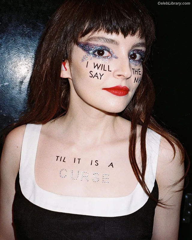 Lauren Mayberry photo 9 of 1227