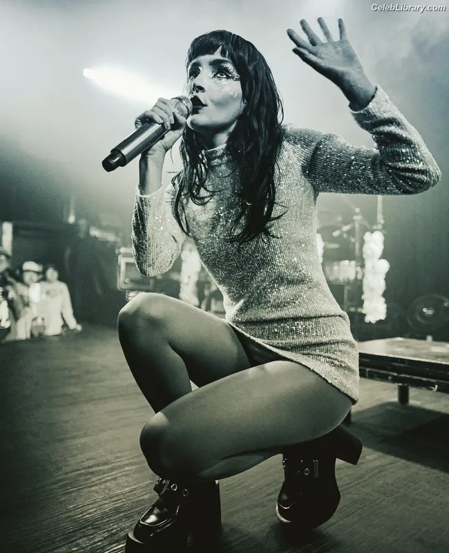Lauren Mayberry photo 13 of 1227