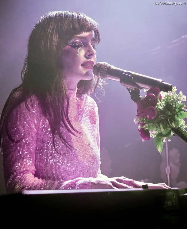 Lauren Mayberry photo 14 of 1227
