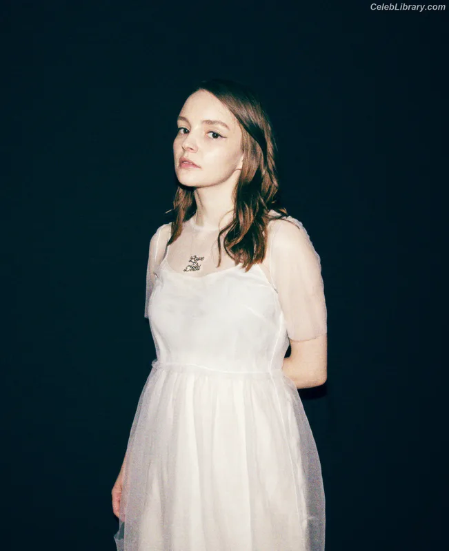 Lauren Mayberry photo 23 of 1227