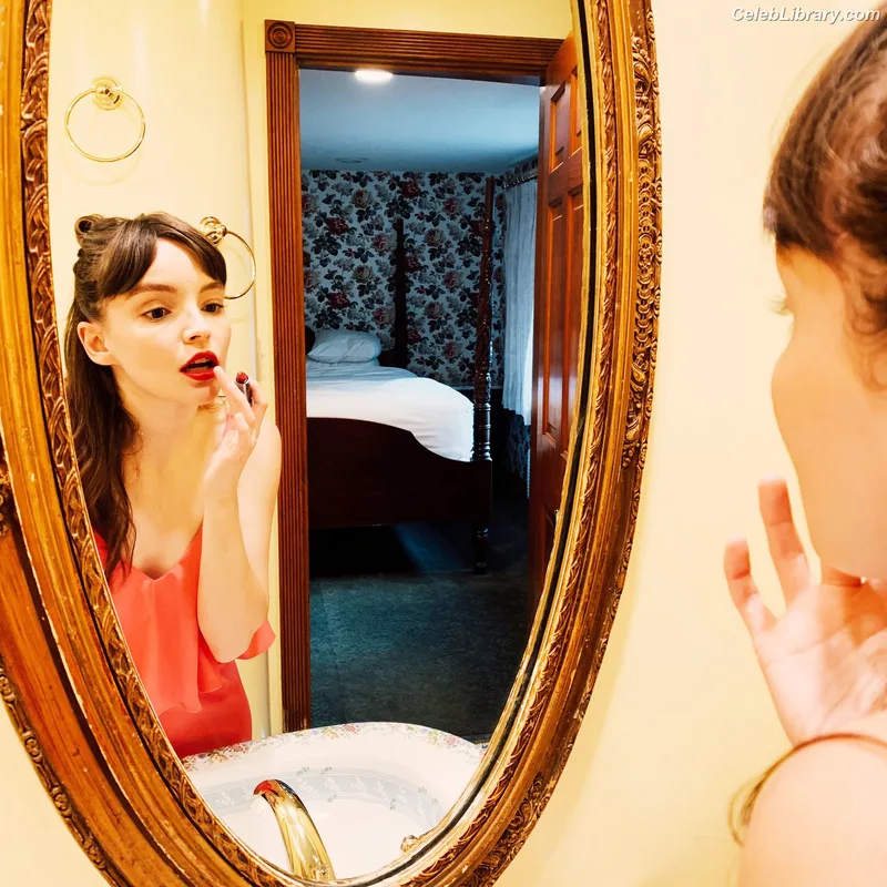 Lauren Mayberry photo 24 of 1227