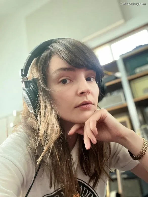 Lauren Mayberry photo 3 of 1227