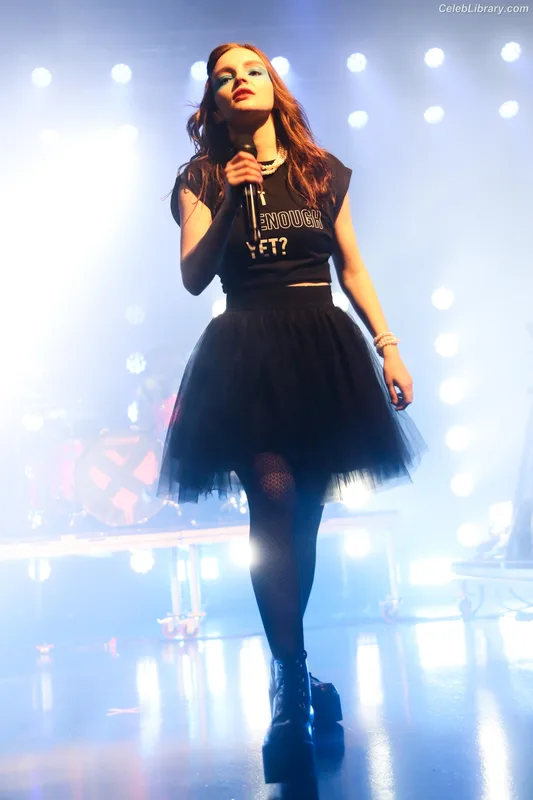 Lauren Mayberry photo 7 of 1227
