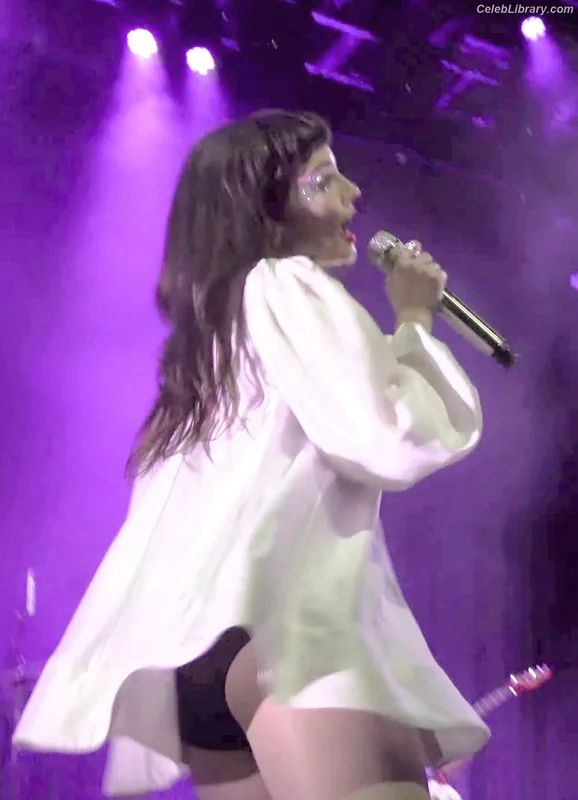 Lauren Mayberry photo 10 of 1227