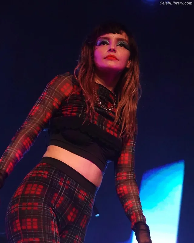 Lauren Mayberry photo 21 of 1227