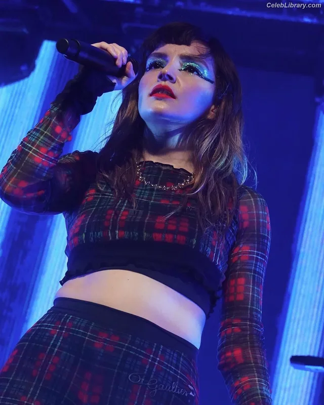 Lauren Mayberry photo 22 of 1227