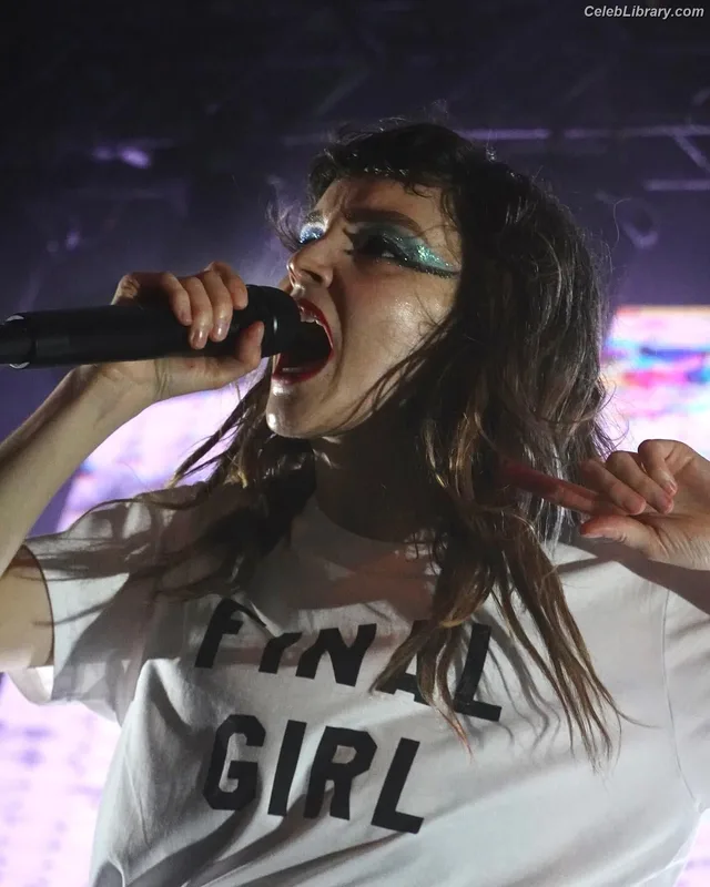 Lauren Mayberry photo 23 of 1227