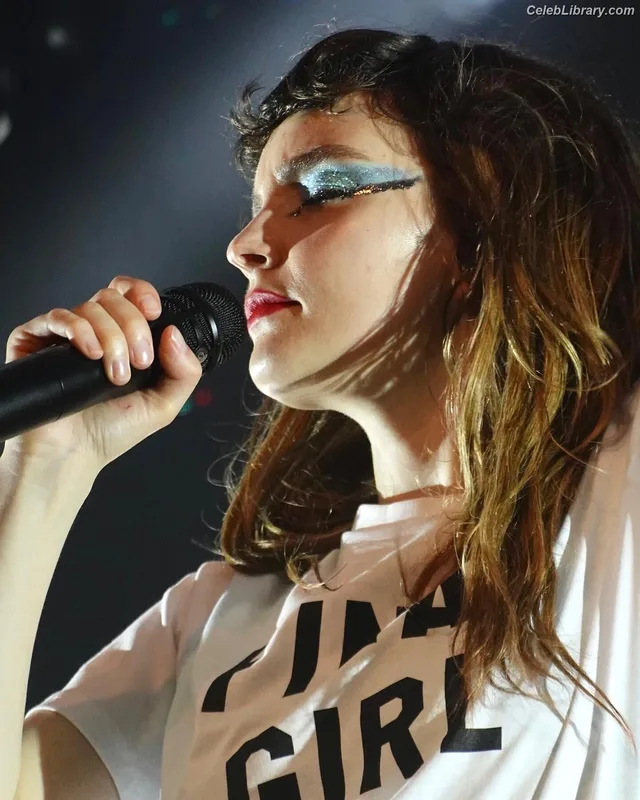 Lauren Mayberry photo 24 of 1227