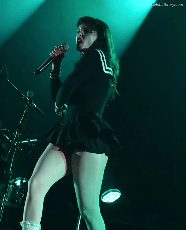 Lauren Mayberry photo 10 of 1227