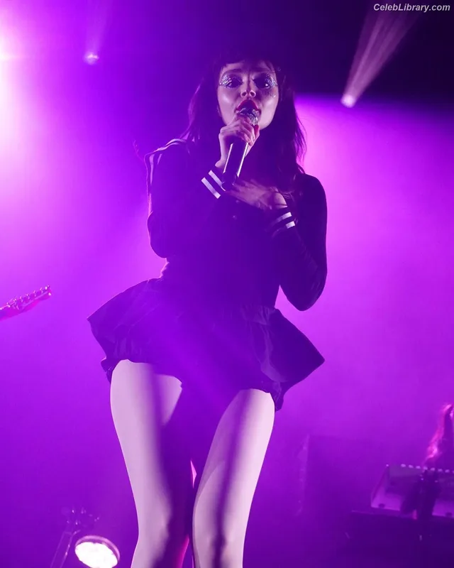Lauren Mayberry photo 13 of 1227