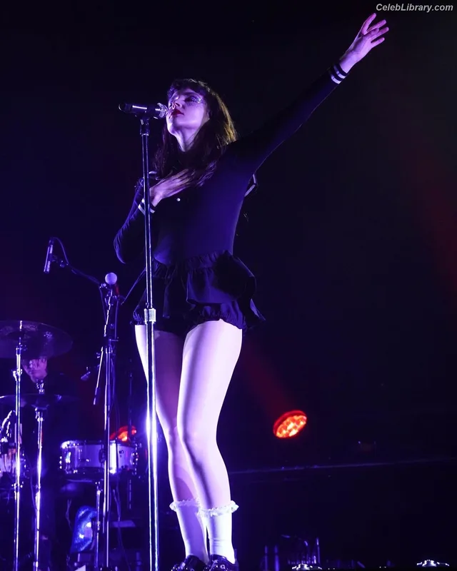 Lauren Mayberry photo 18 of 1227
