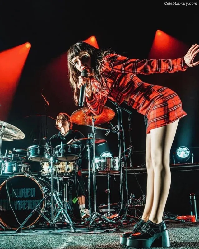 Lauren Mayberry photo 7 of 1227