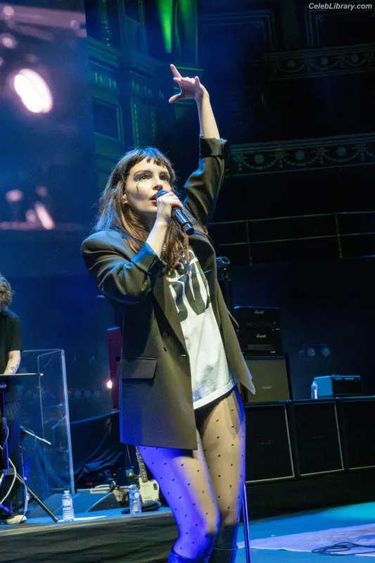Lauren Mayberry photo 10 of 1227