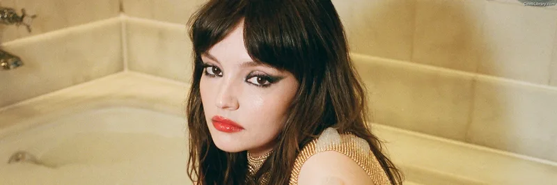 Lauren Mayberry photo 22 of 1227