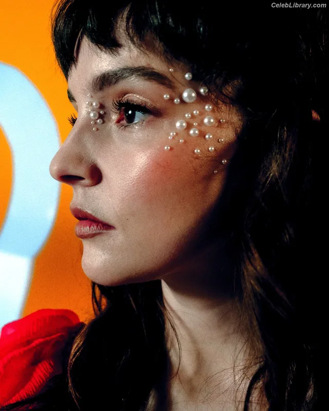 Lauren Mayberry photo 2 of 1227