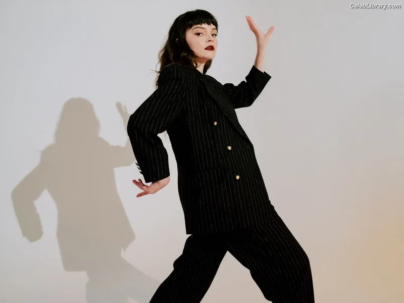 Lauren Mayberry photo 4 of 1227