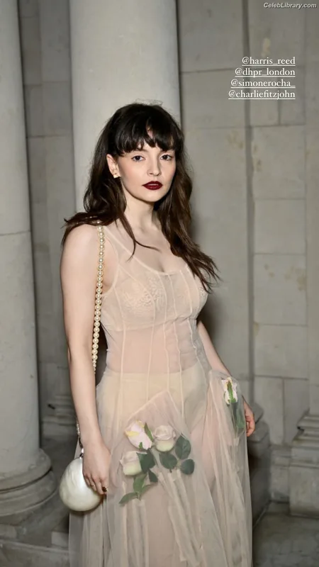Lauren Mayberry photo 12 of 1227