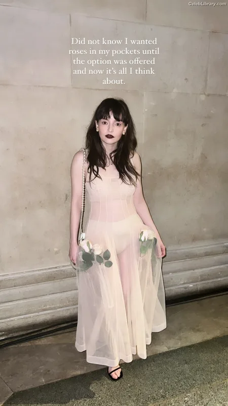 Lauren Mayberry photo 13 of 1227