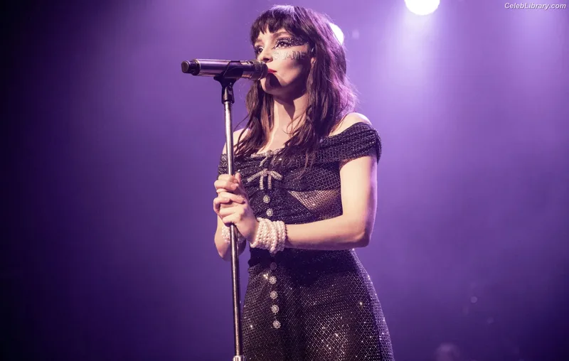 Lauren Mayberry photo 15 of 1227