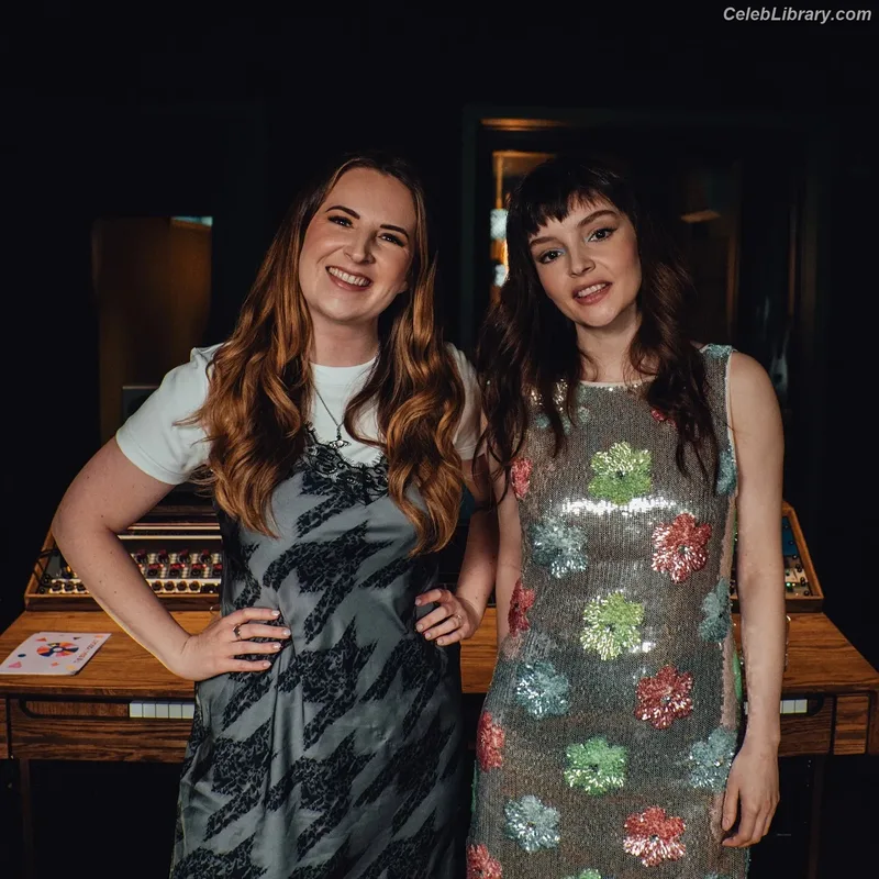 Lauren Mayberry photo 21 of 1227