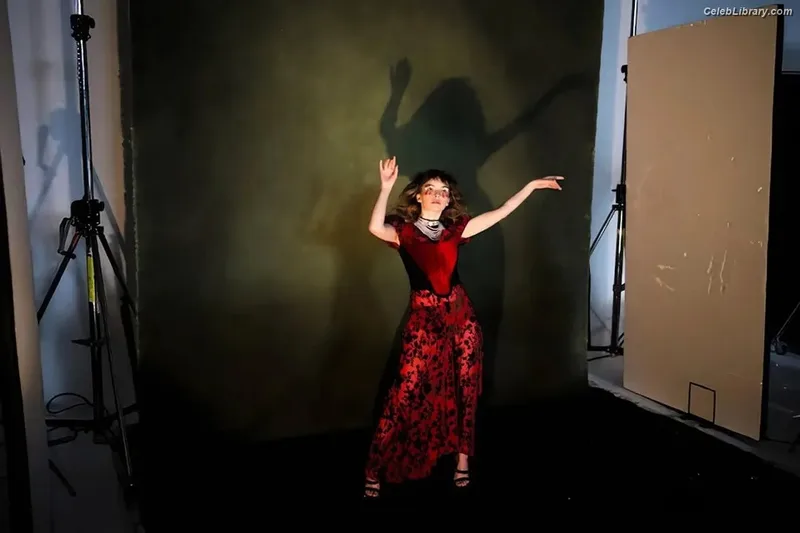 Lauren Mayberry photo 2 of 1227