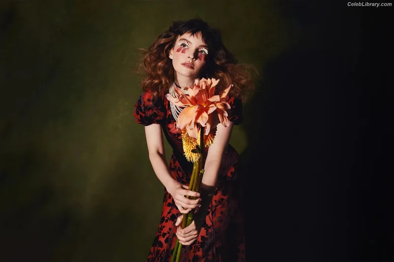 Lauren Mayberry photo 3 of 1227