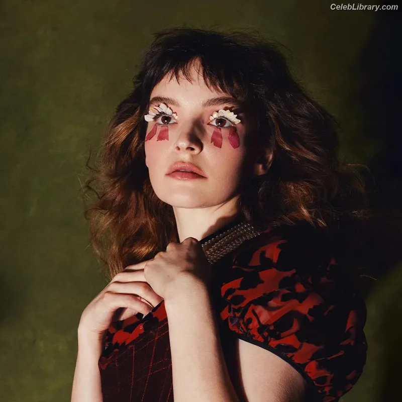 Lauren Mayberry photo 4 of 1227