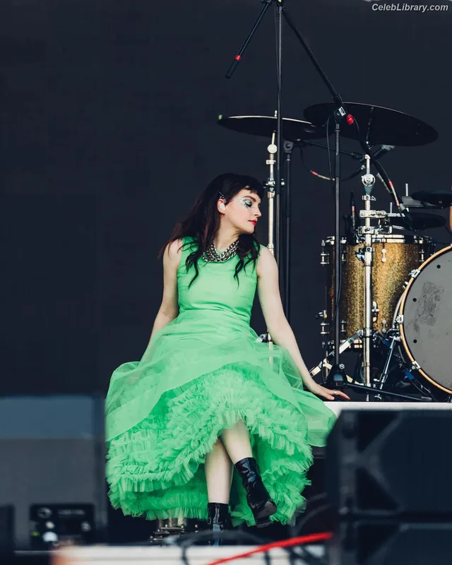 Lauren Mayberry photo 13 of 1227