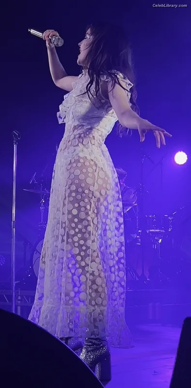 Lauren Mayberry photo 14 of 1227