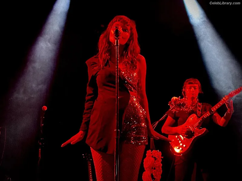 Lauren Mayberry photo 19 of 1227