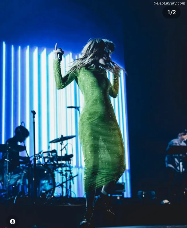 Lauren Mayberry photo 22 of 1227