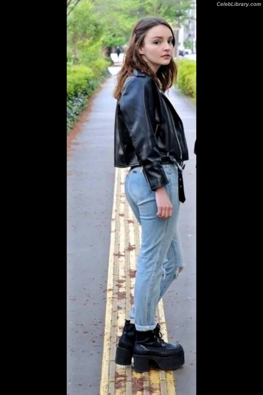 Lauren Mayberry photo 4 of 1227