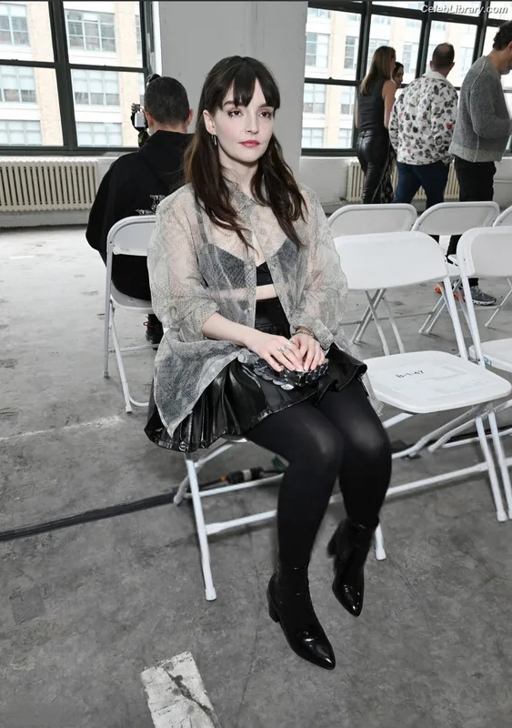 Lauren Mayberry photo 5 of 1227