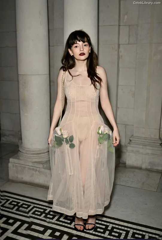 Lauren Mayberry photo 8 of 1227