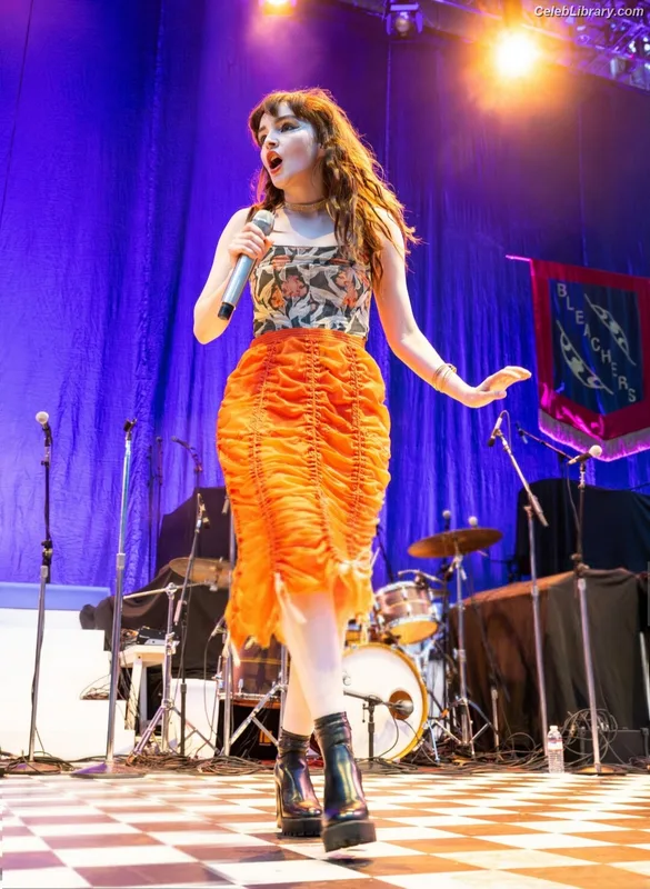 Lauren Mayberry photo 15 of 1227