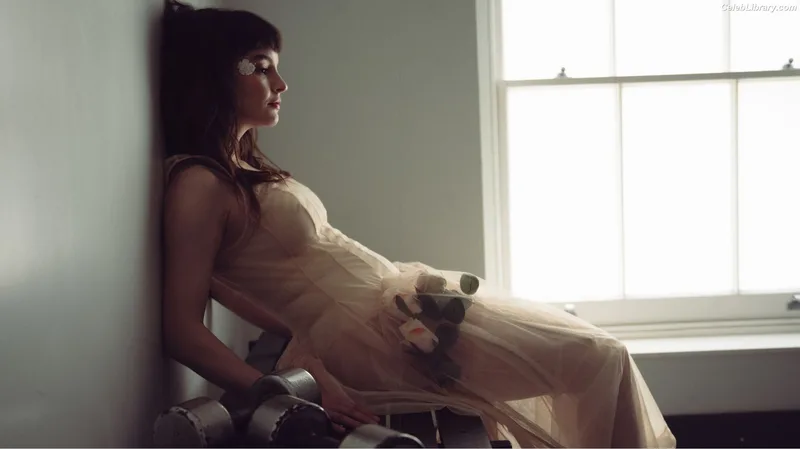 Lauren Mayberry photo 19 of 1227