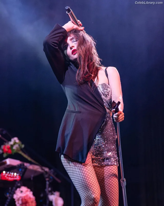 Lauren Mayberry photo 21 of 1227