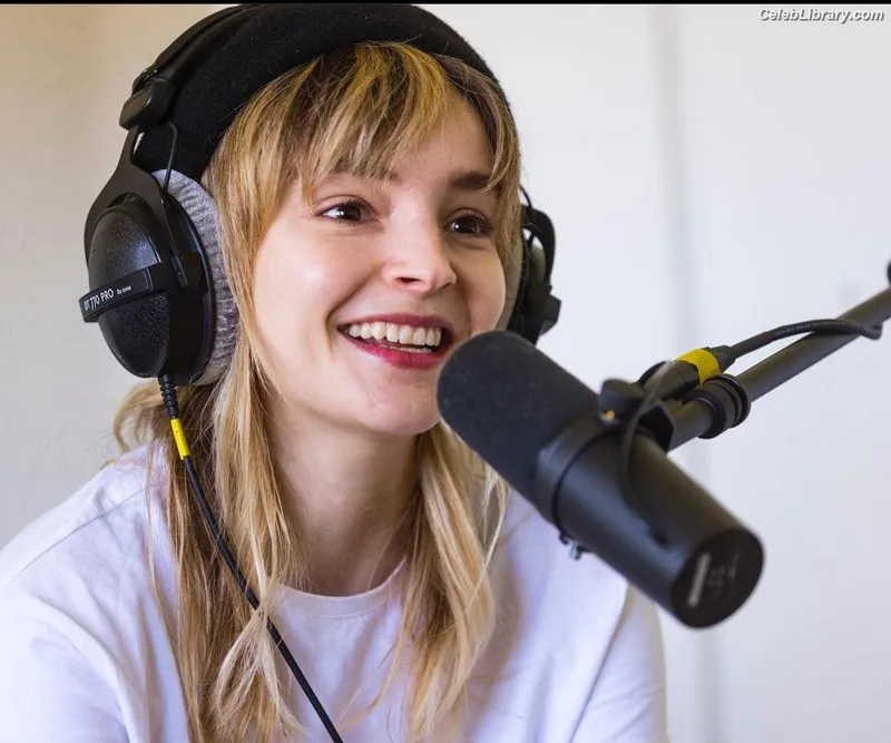 Lauren Mayberry photo 23 of 1227