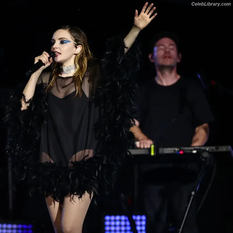 Lauren Mayberry photo 11 of 1227