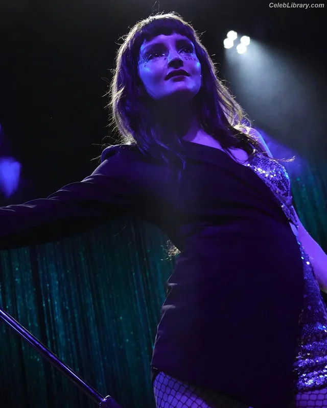 Lauren Mayberry photo 17 of 1227