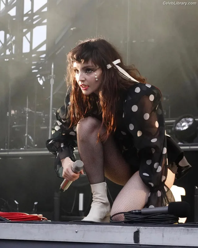 Lauren Mayberry photo 18 of 1227