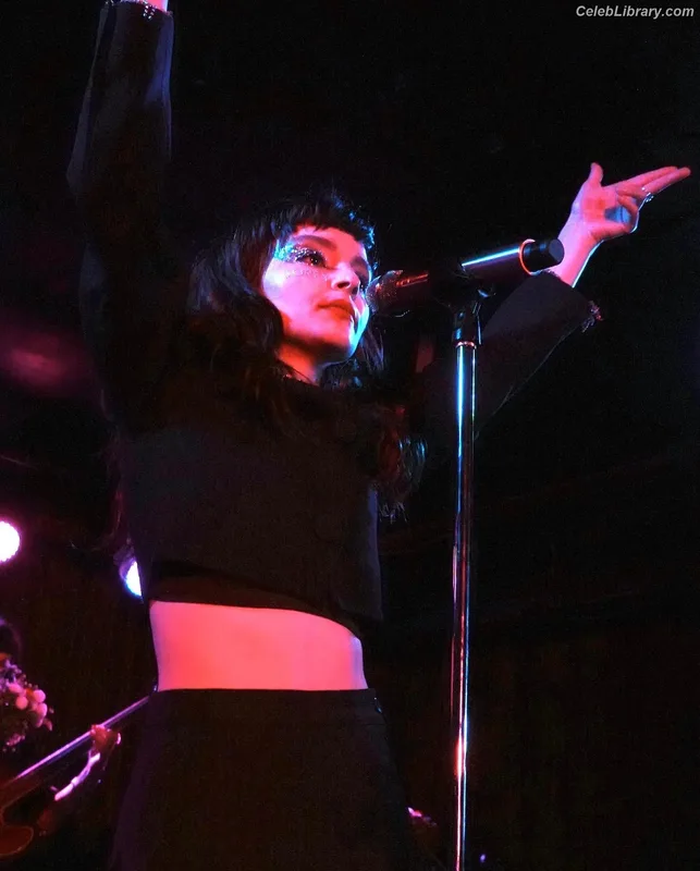 Lauren Mayberry photo 20 of 1227
