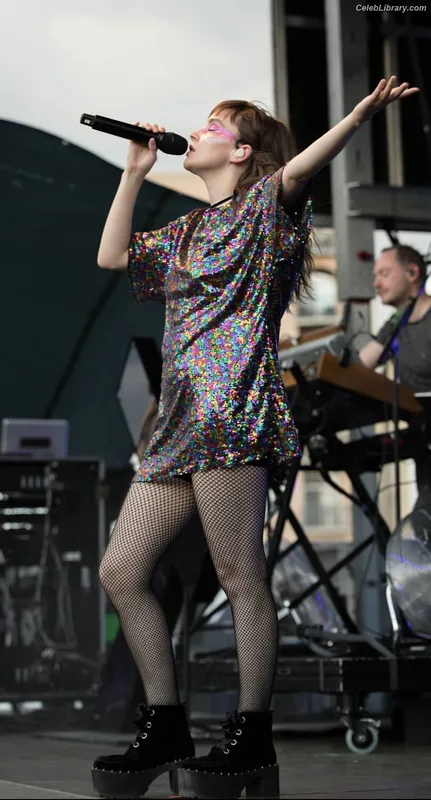 Lauren Mayberry photo 1 of 1227