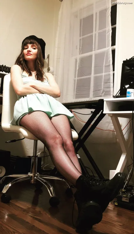 Lauren Mayberry photo 9 of 1227