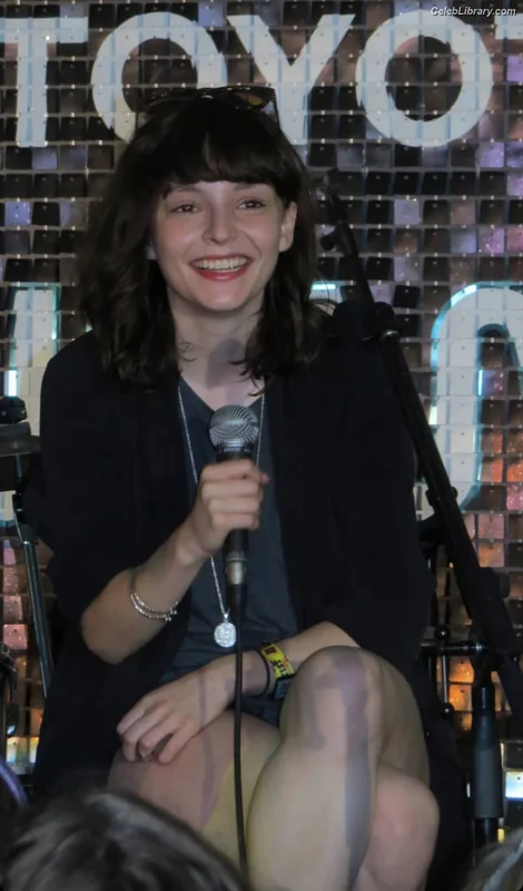 Lauren Mayberry photo 10 of 1227