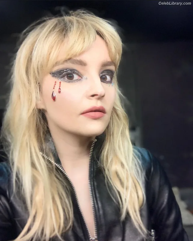 Lauren Mayberry photo 15 of 1227