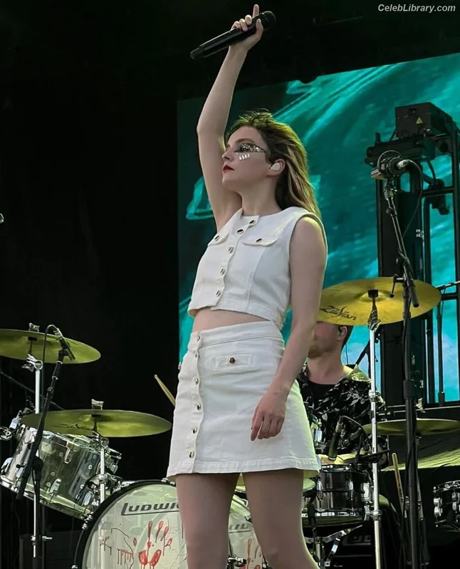 Lauren Mayberry photo 5 of 1227